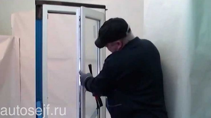 вскрытие пластиковых дверей