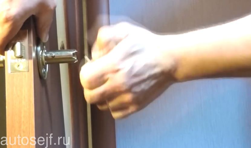 замена замков в межкомнатной двери